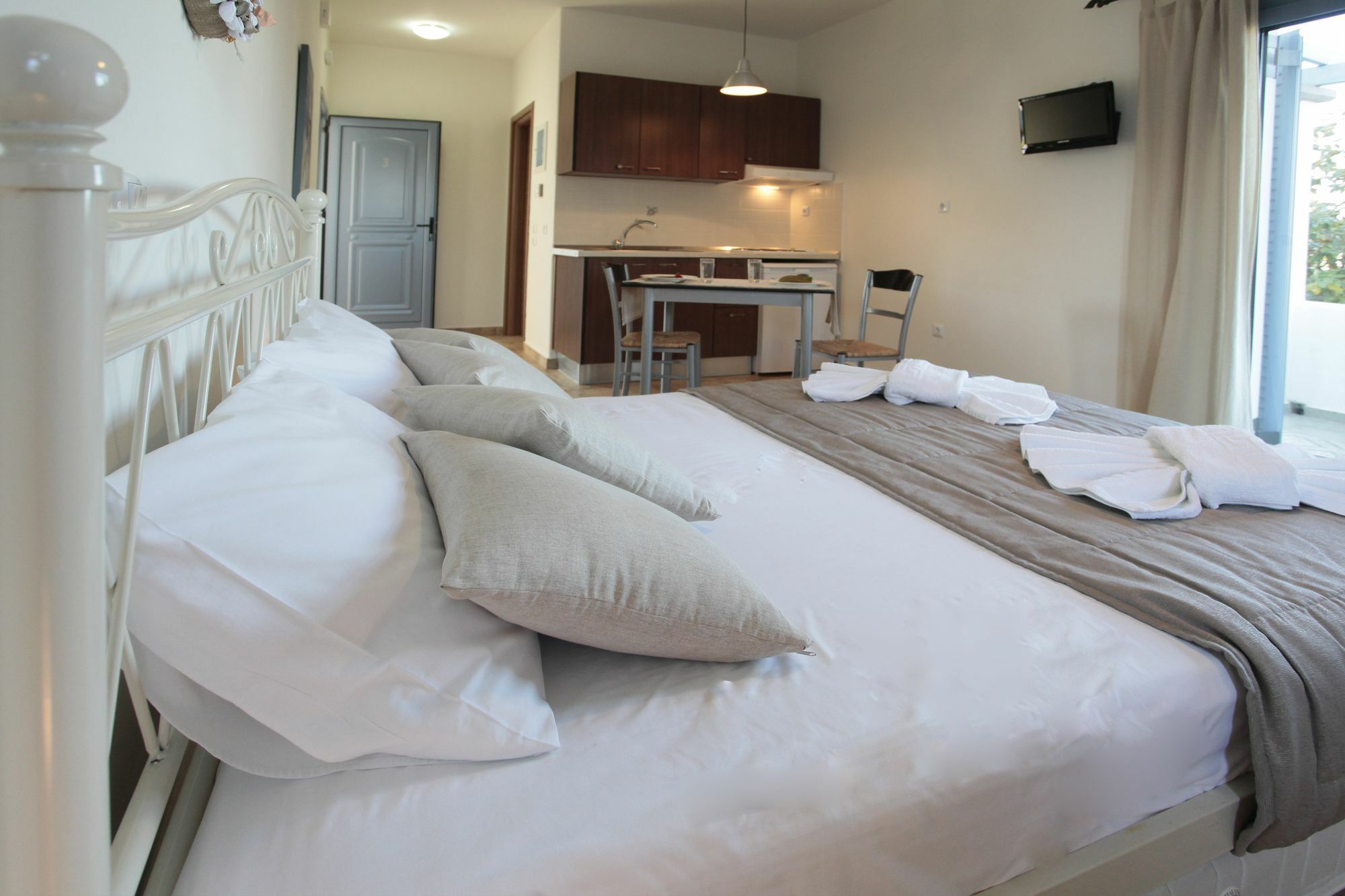 Kallisti Studios & Apartments Skyros Exterior photo